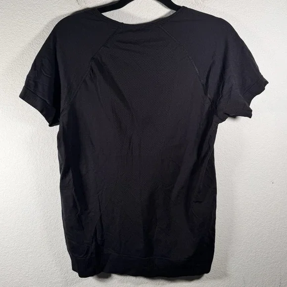 Gymshark Women's Short Sleeve Lightweight | Size Medium - Picture 2 of 7